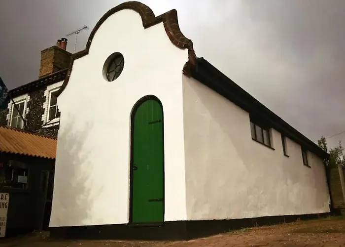 Old Fire Station - Quaint And Quirky Little Home