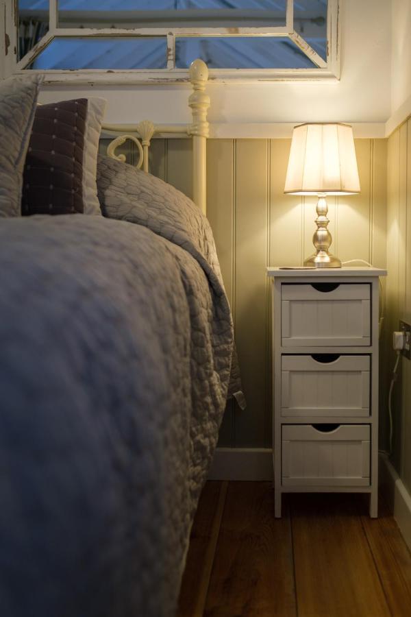 Old Fire Station - Quaint And Quirky Little Apartment *